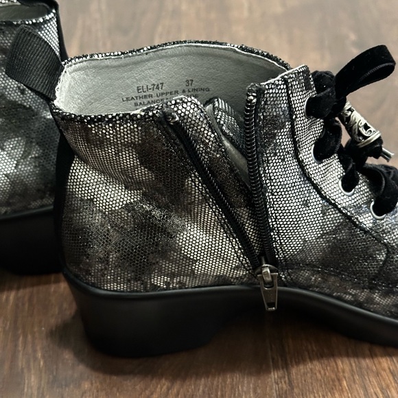 Women’s Algeria Eliza Elegance Lace Up Booties - Picture 9 of 16